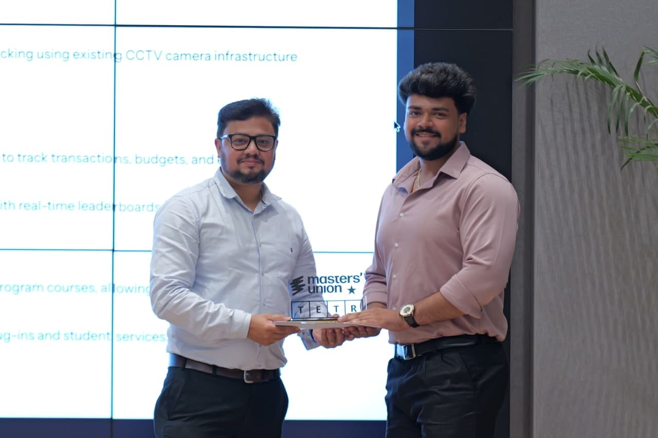 Shashank Dhiman receiving the Execution Expert award at Masters' Union